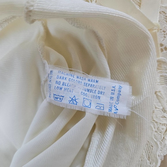 Vintage Vanity Fair Cream Off white slip, size 38 - Picture 6 of 6
